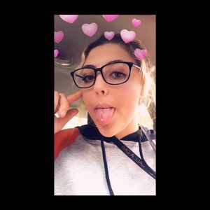 Meet your Posher, Cortney